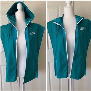 NWOT Nike Windbreaker Tech Hyper Mesh Vest - 802549 - Green - 345